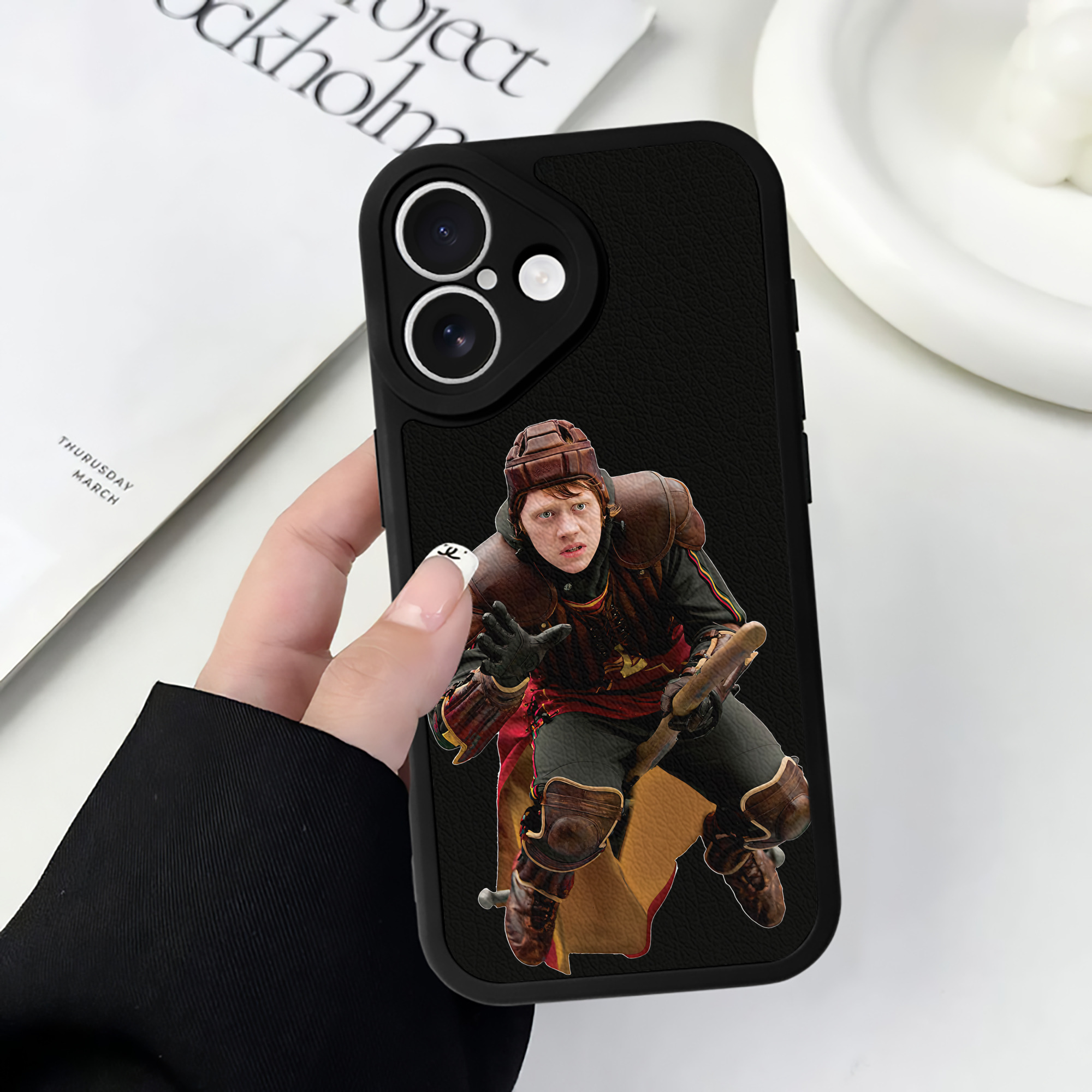 （画像用） Harry Potter ハリー・ポッターシリーズ 【iPhone 16シリーズ対応】シリコンスマホケース（レザー調） 材質：シリコン